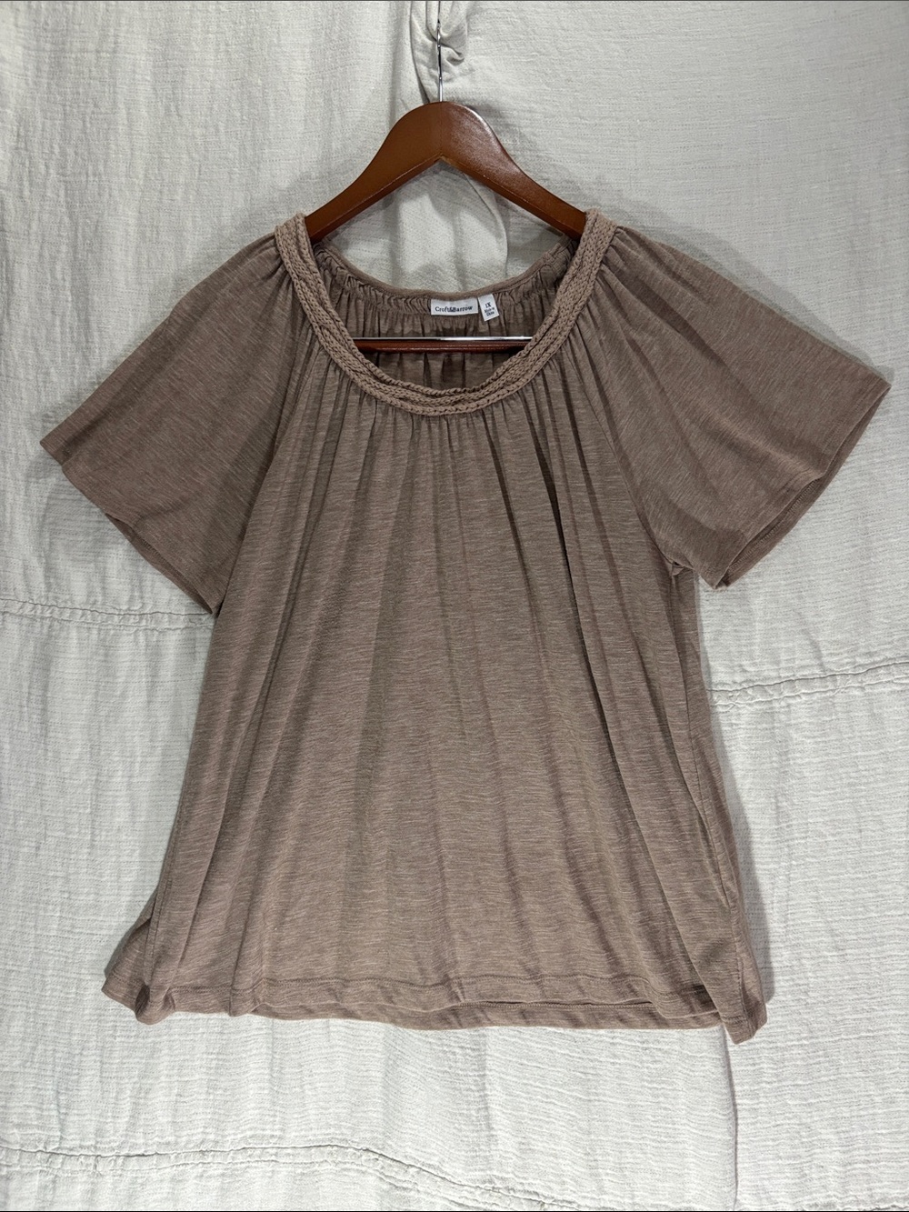 croft & barrow taupe braided-neck short sleeve tee